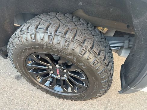 Used 2022 GMC Sierra 1500 AT4X image 14