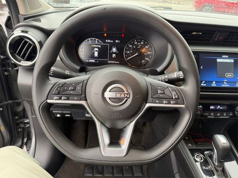 Used 2022 Nissan Kicks SV image 15