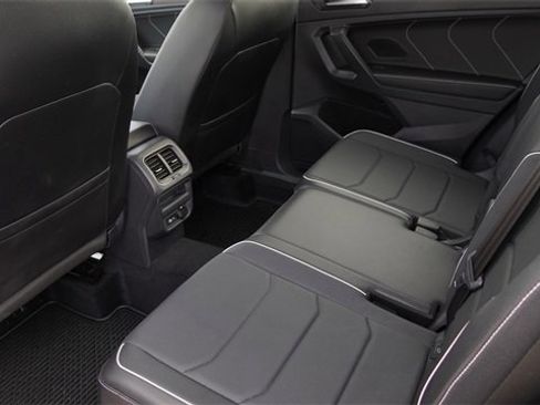 Used 2022 Volkswagen Tiguan SEL R-Line image 14