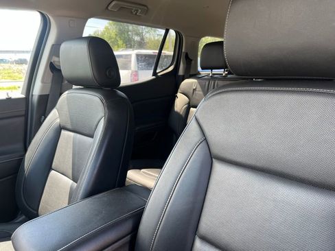 Used 2022 GMC Acadia SLT FWD image 9