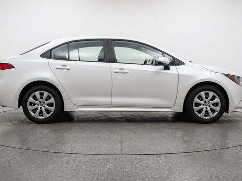 Used 2025 Toyota Corolla LE FWD image 11