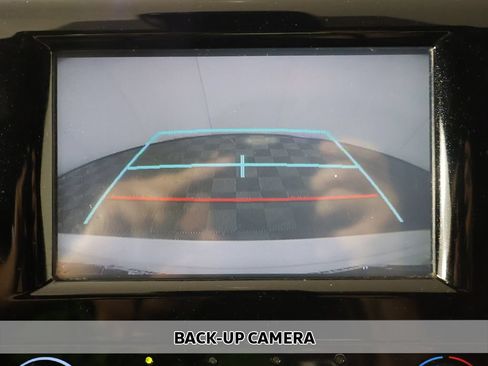Used 2019 Toyota Camry LE FWD image 4