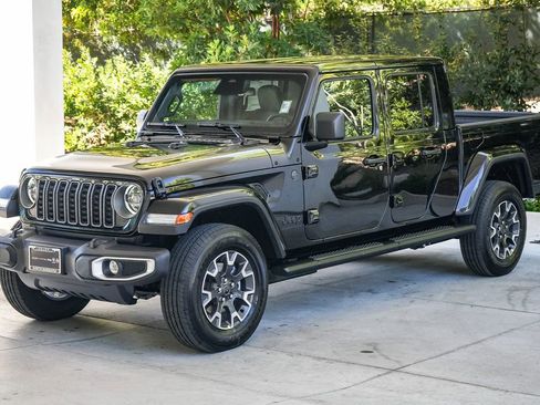 New 2026 Jeep Gladiator Sport image 3