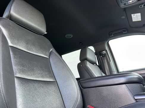 Used 2022 Chevrolet Suburban Z71 image 22