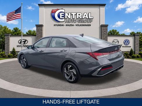 Certified 2025 Hyundai Elantra Sport FWD image 5