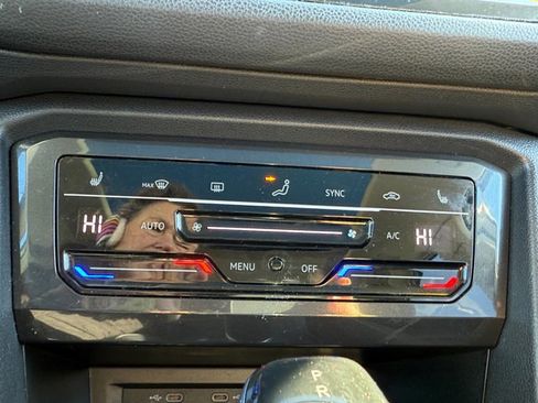 Used 2022 Volkswagen Tiguan SE image 34