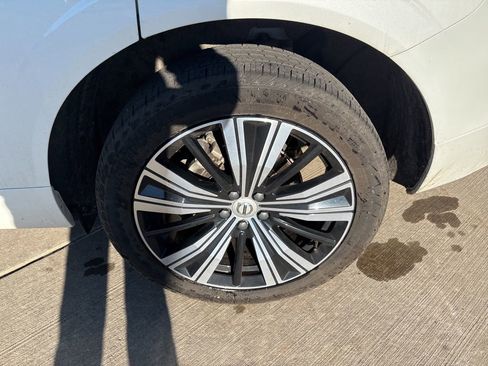 Certified 2023 Volvo XC60 B5 Plus w/ Climate Package image 13