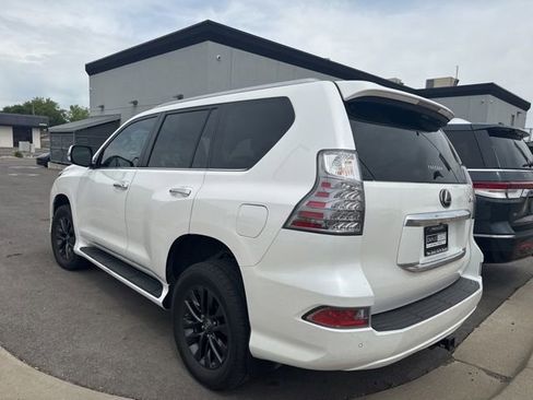 Used 2018 Lexus GX 460 Luxury w/ Preferred Accessory Package AWD/4WD image 2