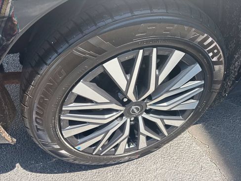 Used 2025 Nissan Altima 2.5 SV FWD image 12