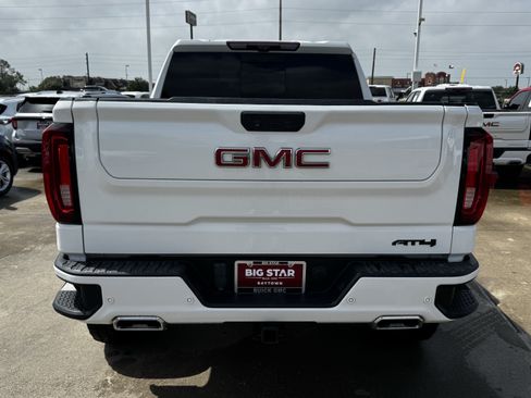 Used 2022 GMC Sierra 1500 AT4 w/ Technology Package AWD/4WD image 9