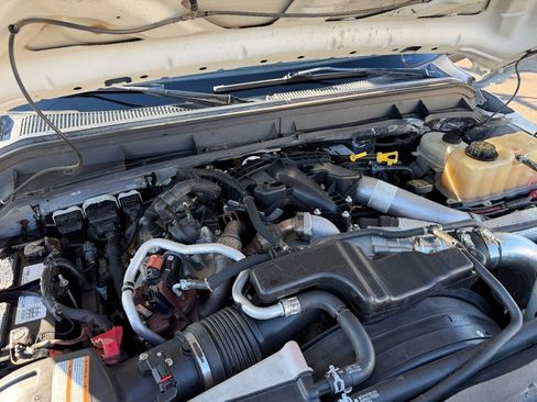 Used 2015 Ford F550 2WD Regular Cab Super Duty image 23