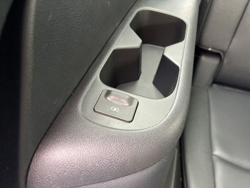 Used 2023 Nissan Pathfinder SL AWD/4WD image 27