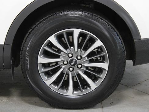 Used 2023 Lincoln Nautilus Reserve w/ Luxury Package AWD/4WD image 17