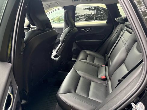 Used 2019 Volvo XC60 T6 Momentum w/ Multimedia Package AWD/4WD image 13