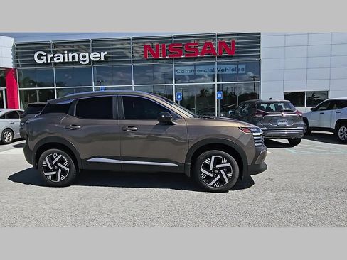 Used 2026 Nissan Kicks SV w/ SV Premium Package FWD image 36