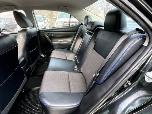 Used 2018 Toyota Corolla SE image 18