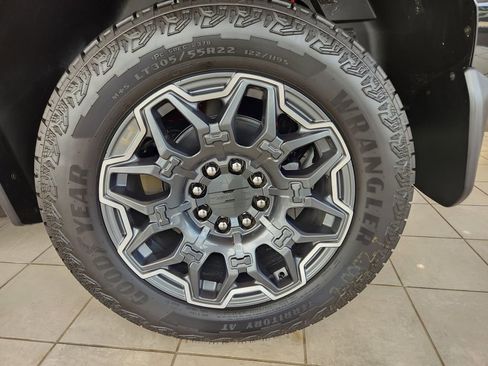 New 2025 GMC Hummer EV 3X w/ LPO, Illumination Package image 21