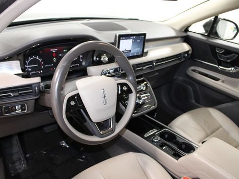 Used 2022 Lincoln Corsair AWD w/ Premium Package image 24