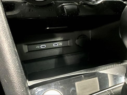 Used 2024 Volkswagen Taos SE image 30