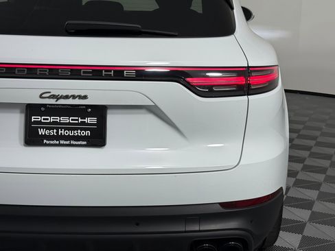 Certified 2023 Porsche Cayenne Platinum Edition image 13