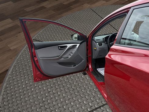 Used 2013 Hyundai Elantra GLS w/ Preferred Pkg FWD image 18