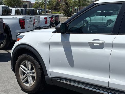 Used 2022 Ford Explorer XLT w/ Equipment Group 202A RWD image 6