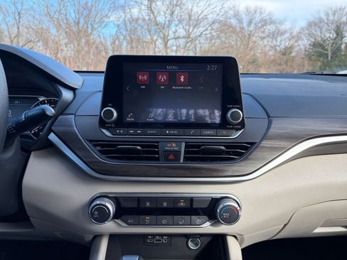 Used 2025 Nissan Altima 2.5 SV image 17