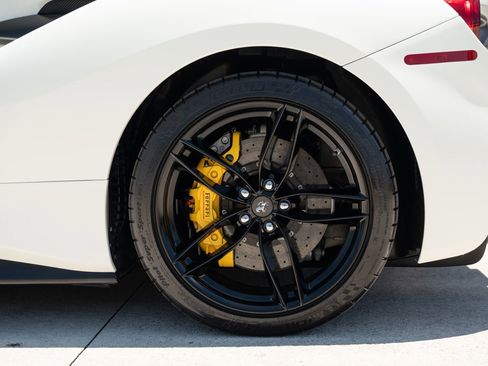 Used 2016 Ferrari 488 GTB RWD image 9