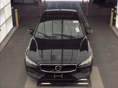 Used 2019 Volvo S60 T5 Momentum w/ Premium Package FWD image 12