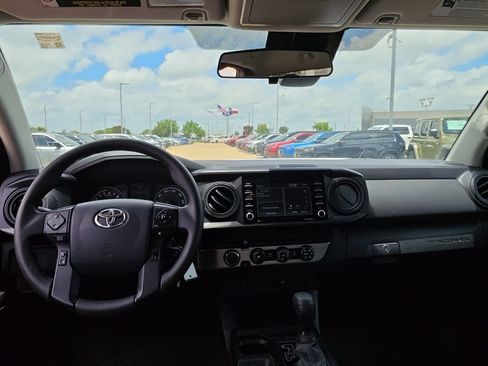 Used 2020 Toyota Tacoma SR AWD/4WD image 15