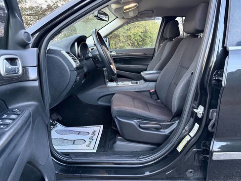 Used 2012 Jeep Grand Cherokee Laredo image 8