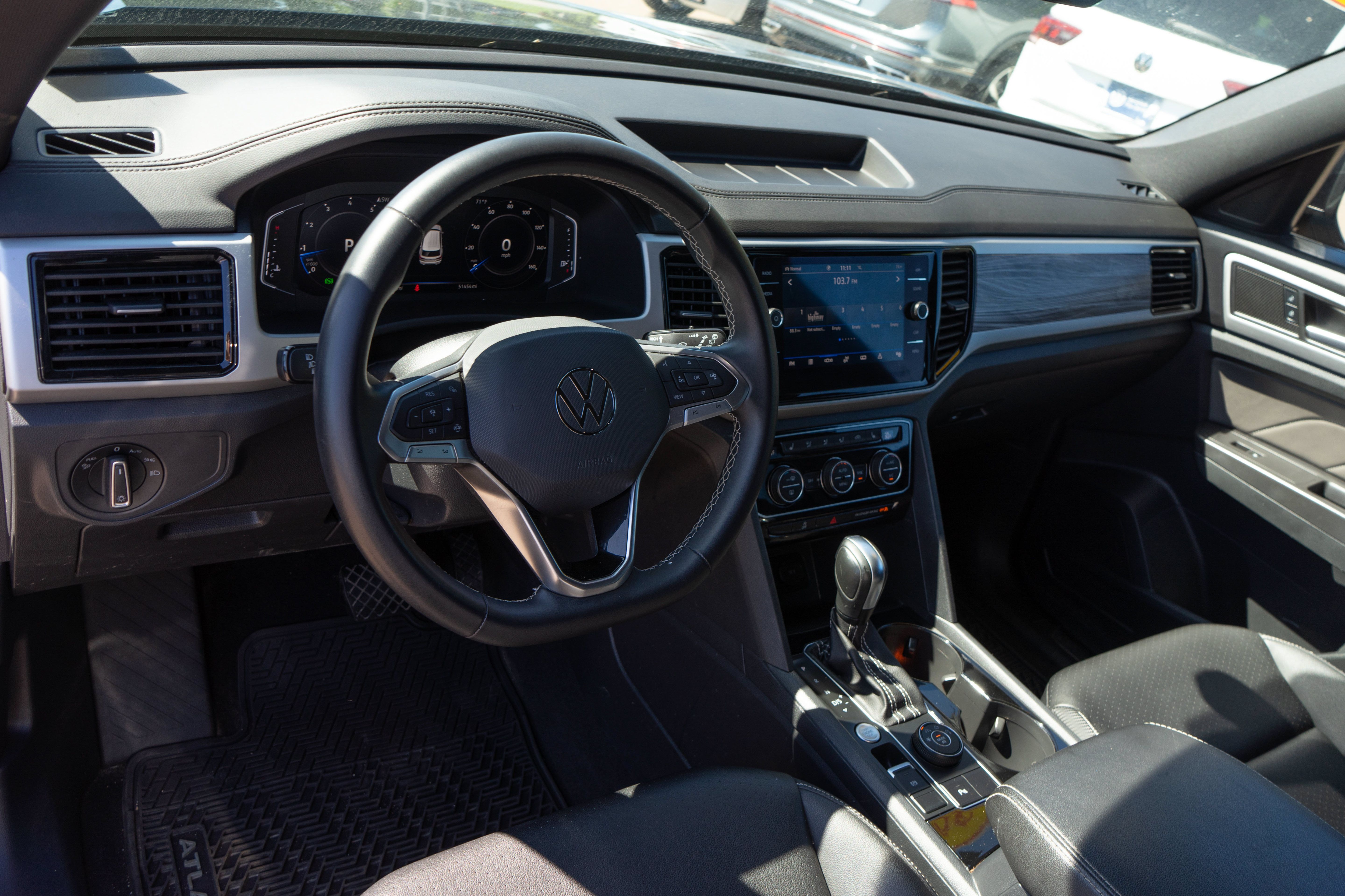 Certified 2023 Volkswagen Atlas Cross Sport SE w/ Panoramic Sunroof Package AWD/4WD image 11