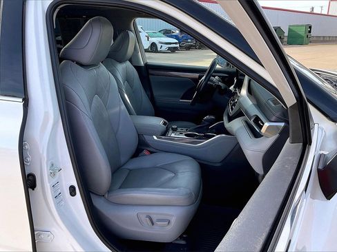 Used 2021 Toyota Highlander Platinum image 7