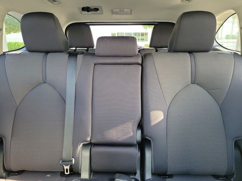 Used 2023 Toyota Highlander L FWD image 21