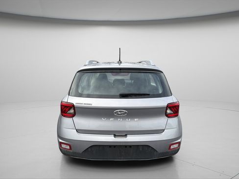 Used 2023 Hyundai Venue SEL image 29