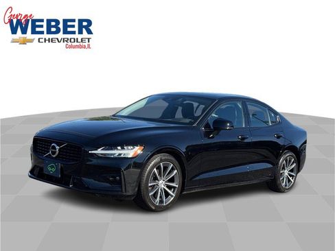 Used 2022 Volvo S60 B5 Momentum w/ Premium Package image 1