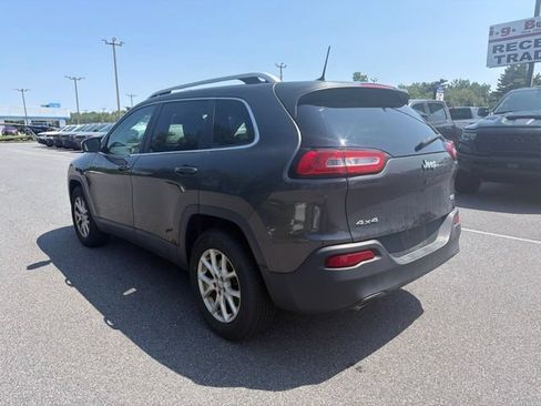 Used 2017 Jeep Cherokee Latitude w/ Comfort/Convenience Group AWD/4WD image 5