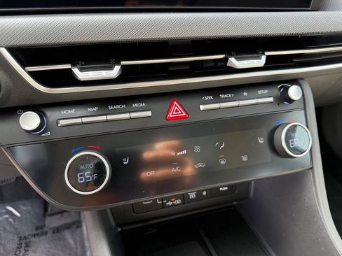 Used 2025 Hyundai Sonata SEL FWD image 29