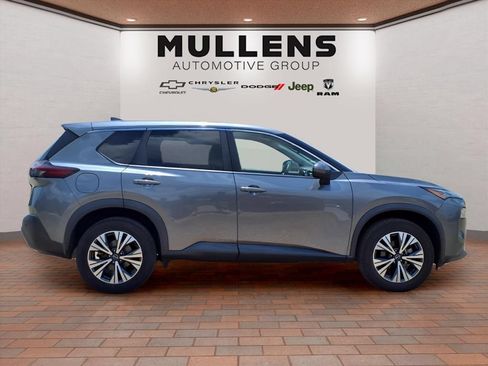 Used 2022 Nissan Rogue SV FWD image 4