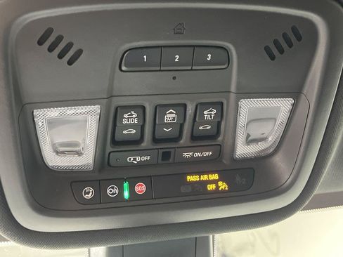 Used 2022 Chevrolet Traverse Premier w/ Redline Edition AWD/4WD image 33