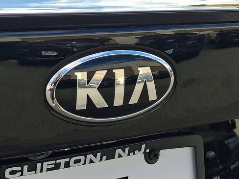 Used 2020 Kia Optima S image 29