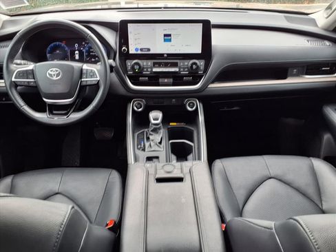 Used 2024 Toyota Grand Highlander Limited image 9