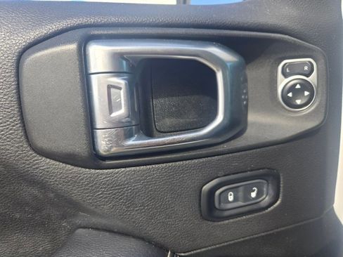 Used 2020 Jeep Gladiator Overland AWD/4WD image 12