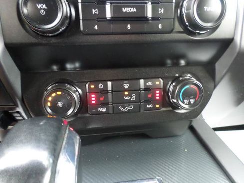 Used 2020 Ford F150 XLT w/ Equipment Group 302A Luxury AWD/4WD image 14