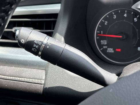 Used 2020 GMC Acadia SLT FWD image 18