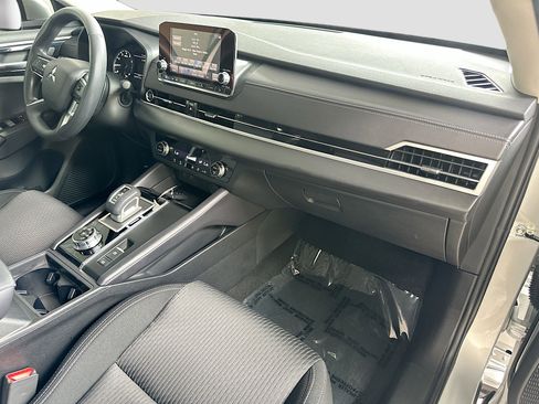 Used 2023 Mitsubishi Outlander ES FWD image 26