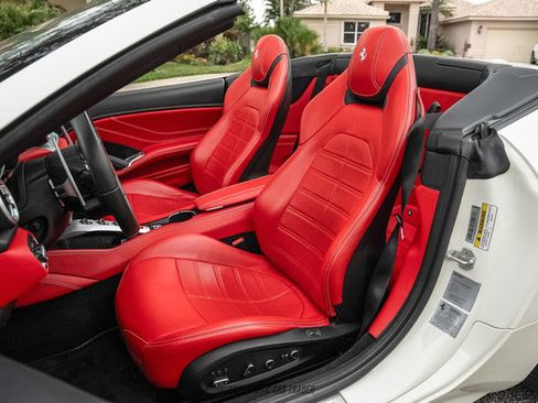Used 2016 Ferrari California T image 39