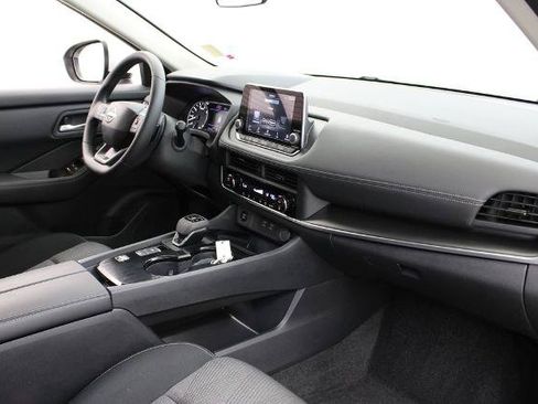 Certified 2026 Nissan Rogue SV FWD image 24