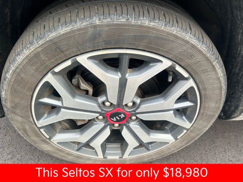 Used 2021 Kia Seltos SX w/ SX Sunroof Package image 32