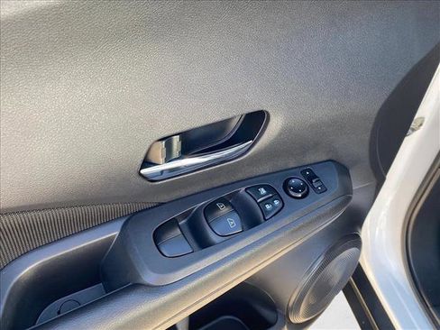 Used 2022 Nissan Kicks SV FWD image 12
